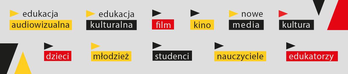 Na szarym prostokącie znajdują się hasła związane z projektem „Edukacja kulturalna”. Niektóre z nich umieszczono na żółtym, czarnym lub czerwonym tle. Nad każdym podpisem widnieje trójkąt przypominający ikonę przycisku „play”. W lewym dolnym i prawym górnym rogu grafiki również znajdują się trójkąty.